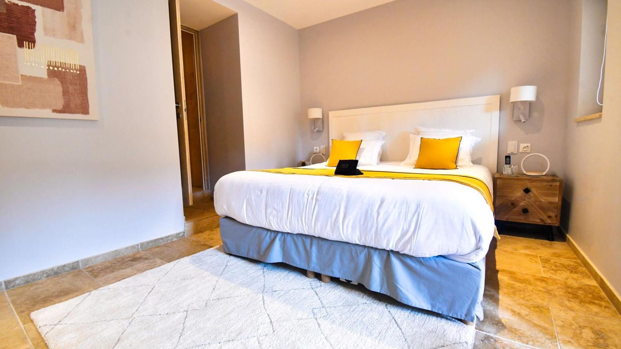 Domaine Ribiera, 5 Etoiles, & Golf - Forcalquier Hotel 5*