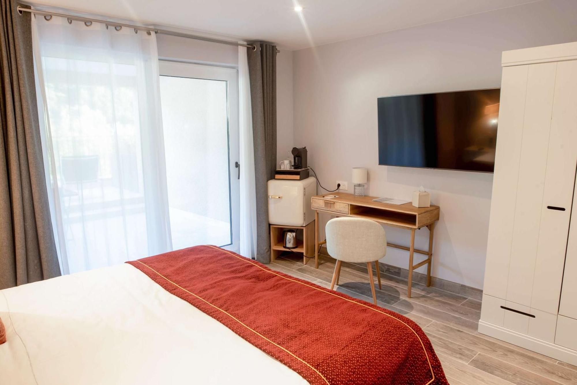 Domaine Ribiera, 5 Etoiles, & Golf - Forcalquier Hotel